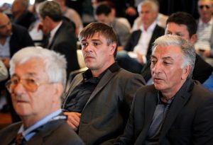 NJEMU JE GORIVO JEFTINO: Legenda Partizana u svađi sa protestantima (VIDEO)