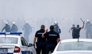 ‘KRVAVA UVERTIRA’ ZA DERBI: U tuči pristalica Partizana i Zvezde stradao navijač crno-belih