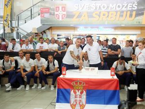 PONOVO PROVOCIRAJU: Švajcarci ismevaju ‘orlove’ – ‘Srbi na Mondijal otišli sa uspavankom!’ (FOTO)