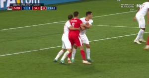 GDE JE OVDE VAR: Dvojica rvačkim zahvatom na Mitra, a Feliks Brih dosudio faul u napadu?! (VIDEO)