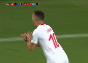 PROVOKACIJA NA TERENU: Džaka izjednačio topovskim udarcem i gol proslavio albanskim pozdravom! (VIDEO)