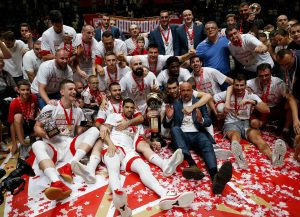 ZVEZDIN NOVI PEHAR: Alen Omić dobio MVP priznanje, potom je usledilo skandiranje sa tribina namenjeno slovenačkom centru (VIDEO)