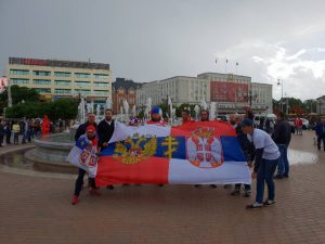 SRBI HIT U KALINJINGRADU: Strani novinari na sve strane oko naših navijača, ore se dobro poznate pesme (VIDEO)