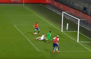 ZAISTA NEVEROVATNO: Snimak sa utakmice Srbija – Čile hit u svetu, desio se jedan od najvećih promašaja ikada (VIDEO)