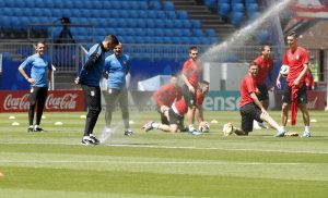 ‘ORLOVI’ TRENIRALI NA ‘KOSMOS ARENI’: U centru pažnje Andrija Živković sa zavijenom rukom do lakta (FOTO)