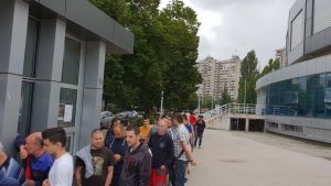 OPSADA ‘ČAIRA’: Navijači Radničkog se uželeli Evrope, dugačak red ispred blagajne (FOTO)