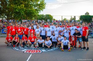 KOŠ ZA SREĆU – USPEŠNO! Kalemegdanska tvrđava puna ljudi, košarkaši, reperi, glumci, jutjuberi… se nadmetali za sreću! (FOTO)