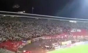 RADOST NA TRIBINAMA: Delije koreografijom počele drugo poluvreme (VIDEO)