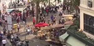 SLAVLJE FRANCUZA PRERASLO U INCIDENTE I HAOS: Neredi i pljačke na ulicama Pariza (VIDEO)