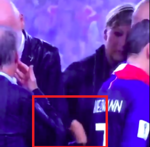 ELEGANTNO, DESNA RUKA, DESNI DŽEP: Ko je žena koja je ukrala zlatnu medalju? (VIDEO)