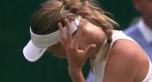 NAPALI JE MRAVI: Karolina Voznijacki preplašena na Vimbldonu – ‘Hoću da igram, a ne da jeden insekte!’ (VIDEO)