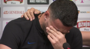 SUZE DANIJELA SUBAŠIĆA: Rasplakalo ga pitanje novinara, pa je napustio konferenciju – ‘Emocije su je*ena stvar!’ (FOTO)