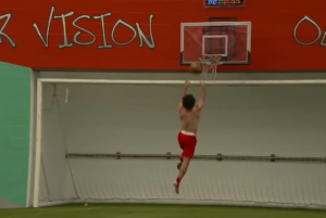 SAMO TI IGRAJ FUDBAL: Mohamed Salah stao ispod koša i pošteno se obrukao (VIDEO)