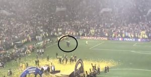 PA OVO JE NEVEROVATNO: Nije se videlo u prenosu, okršaj sa Lovrenom nije bio dovoljan – desio se još jedan upad navijača na Lužnjikiju! (VIDEO)