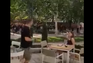 ODZVANJA PESMA: Veliki broj navijača Partizana ‘okupirao’ Nikšić, pokazali se kroz centar grada (VIDEO)