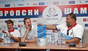 VODENI LUK I DECA U NARUČJU: Emotivan doček za evropske šampione na aerodromu ‘Nikola Tesla’ (FOTOGALERIJA)