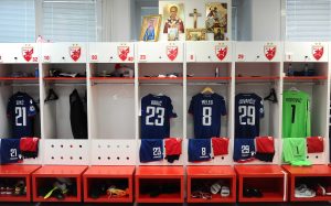 FENOMENALAN GEST: Nema menjanja sa Hamšikom i drugarima – pogledajte gde će otići dresovi Crvene zvezde nakon utakmice sa Napolijem