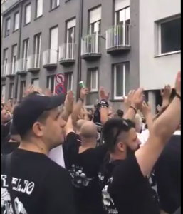 VIDEO DANA: Navijači PAOK-a marširali ulicama Bazela, a onda je dečak na prozoru izvadio srpsku zastavu (VIDEO)