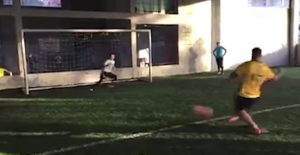 KAD NEĆE, NEĆE: Ovaj momak je najveći baksuz, pogledajte izvođenje penala (VIDEO)