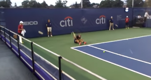 ŠOU: Ovakvo divljanje na teniskom terenu nikada videli niste (VIDEO)