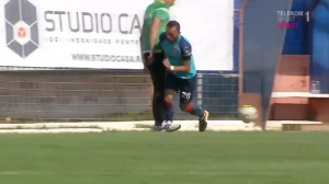 DA LI STE VIDELI LUĐE ISKLJUČENJE: Trener startovao na protivničkog igrača! (VIDEO)