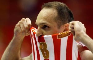 IGOR RAKOČEVIĆ PROMENIO SPORT: Legendarni košarkaš se pohvalio diplomom i crnim pojasom