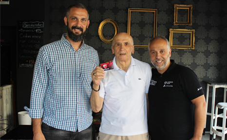 POKLON ZA ČIKA MIŠU: Zvezda nagradila jednog od najvernijih navijača