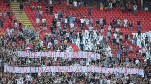 DELIJE JASNO I GLASNO: Navijači Zvezde se ponovo oglasili upečatljivom porukom sa severa (VIDEO)