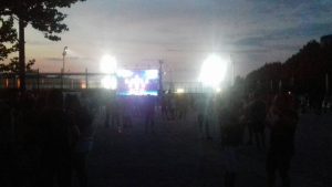 SKUPLJAJU SE NAVIJAČI: Video bim je spreman, navijači pristižu – evo atmosfere ispod južne tribine (VIDEO)