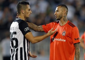 PUCAJU PO ŠAVOVIMA: Dva važna igrača Bešiktaša u sukobu sa trenerom!