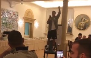 KAD RONALDO ZAPEVA: Igrači Juventusa plaču od smeha (VIDEO)