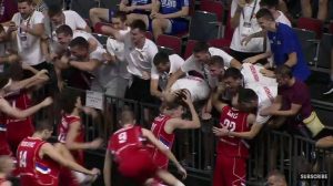 FOTOGRAFIJA DANA: Juniori Srbije evropsko zlato proslavili sa reprezentativcima Crne Gore