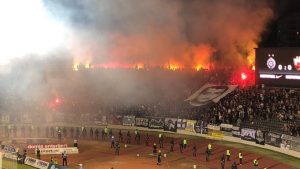 KAO DA SU PREDOSETILI: Navijači Partizana bakljama najavili gol, a onda je nastao delirijum (VIDEO)