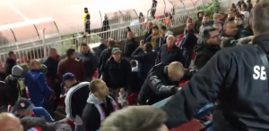 HAOS NA ČAIRU: Napadnuta loža Partizana, leteli čvrsti predmeti (VIDEO)