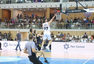 HIT SNIMAK: Španski komentator u sred prenosa zapevao himnu Partizana (VIDEO)