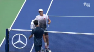 ‘NOLE, POMOZI MI, POTPUNO SAM MOKAR’: Hit scena u okršaju Đokovića i Milmana (VIDEO)