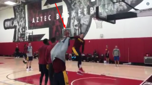 TO MU NIJE JAČA STRANA: Jokić pokušao atraktivno da zakuca, ali se nije proslavio… (VIDEO)