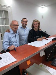 NAJMLAĐI PROFESIONALAC: ‘Zvezdin Mesi’ na rođendan potpisao ugovor, odbio Barsu i PSŽ!