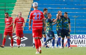 DIREKTNA I JASNA PORUKA: Navijači Zemuna transparentom prozvali Delije (FOTO)