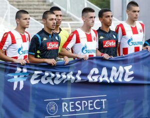 POZNATO LICE NA TRIBINI: Legendardni navijač Čukaričkog došao da pomogne Zvezdinim omladincima, a i odmogne Italijanima (FOTO-UBOD)