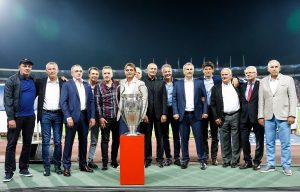 TRENUTAK NABIJEN EMOCIJAMA, SUZAMA I PONOSOM: Marakana se poklonila legendama iz Barija! (VIDEO) (FOTO)