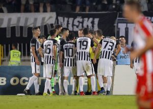 SKANDAL: Demolirana svlačionica sudija u Humskoj, policija vrši uviđaj!