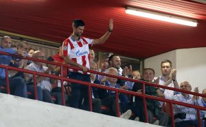 OPET PODIGAO PRAŠINU: Vuletić stihovima Maje Berović prozvao Novaka Đokovića! (FOTO)