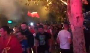 GORE ULICE PODGORICE: Ali, Crnogorac i Srbin zajedno u korteu (VIDEO) (FOTO)