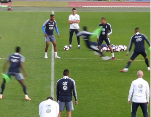 POSLAO GA PO BUREK: Pogledajte kako je Mbape ‘osramotio’ jednog od najskupljih fudbalera sveta (VIDEO)