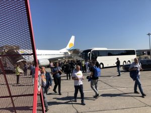 KAO U ZAGREBU: Iz aviona pravo u autobus – zbog bezbednosti! (FOTO)