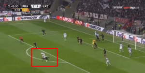 KAKVA GREŠKA: Basta isključen zbog faula na 90 metara od svog gola, i to nad Kostićem! (VIDEO)