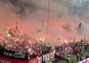 NESVAKIDAŠNJE ZA LIGU EVROPE: Srpska kolonija u Frankfurtu prisutvovala nestvarnoj bakljadi (VIDEO)