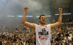DEBI PRED GROBARIMA: Partizan oprezan pred Olimpiju, a rođendan Novici čestitao je podsećanjem na legendarnu trojku (VIDEO)
