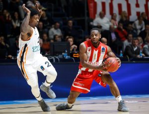 LOŠE ZVEZDINO POLUVREME: Ulm vodi, navijači zovu Pavkova! (REAKCIJE)